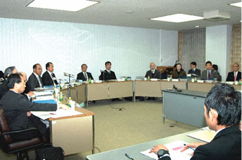 18日に開かれた松戸市立病院建替計画検討委員会の写真