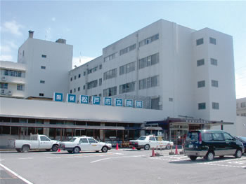 緊急消防援助隊千葉県隊の一員として陸前高田市で被災者の救助にあたる松戸市消防局職員の写真