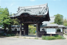 実相寺の山門の写真