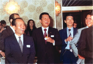 左から塩澤さん、小沢一郎氏、小泉純一郎氏の写真