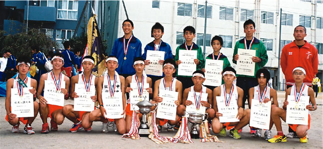 優勝した松戸第四中学校の選手の写真