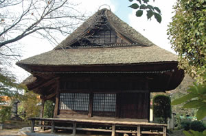 茅葺屋根が美しい福寿院の観音堂の写真