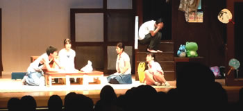関東大会に向け稽古に励む馬橋高校演劇部の写真