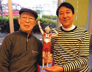 古谷敏さん(右)と筆者の写真