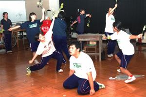 練習に励む県立松戸高校演劇部の写真