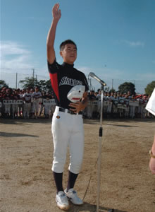 選手宣誓するしろあと子供会の山ア雄大主将の写真