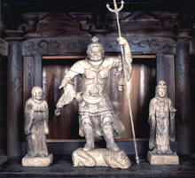 木造毘沙門天及び両脇侍立像の写真