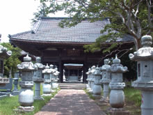 地蔵寺の仁王門。奥が地蔵堂の写真