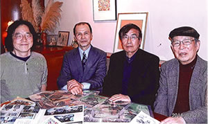 左からメソポ田宮氏、御座氏、富沢氏、筆者の写真