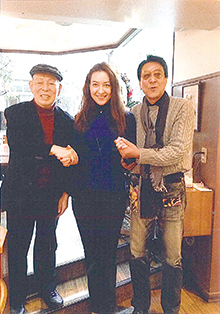 左から筆者、グレースさん、古谷さんの写真