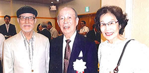 八木夫妻と筆者の写真