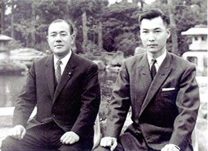 若き日の田中角栄氏と大森厚氏の写真