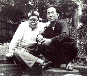 小松崎茂先生と住み込み時代の筆者(右)の写真