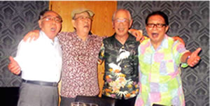 右から青空うれしさん、高原晃さん、筆者、池野忠司さんの写真
